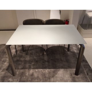Tisch mit zweifacher Ausziehfunktion - Abmessung:  B/T/H ca 130 (180) (230)/90/76 cm - Gestell: Edelstahlt - Platte: Glas weiss matt